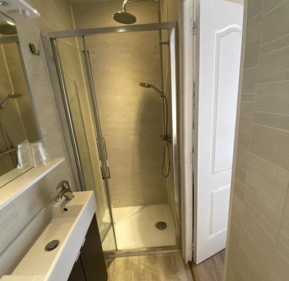 Номер Стандарт Трехместный, Hôtel Au Bon Landais