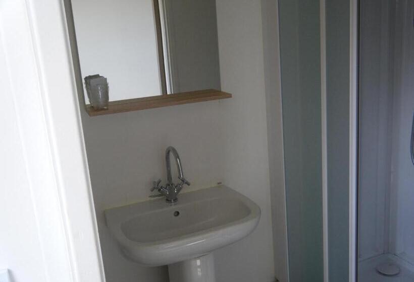 家庭间侧面带海景, L'univers