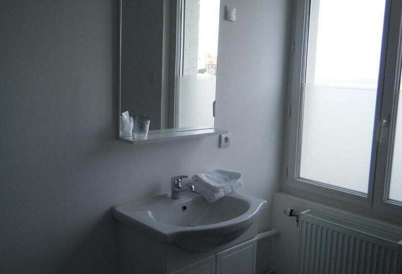 家庭间侧面带海景, L'univers