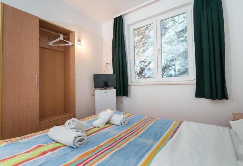 اتاق استاندارد سه تخته با چشمانداز باغ, Motel Jadranka