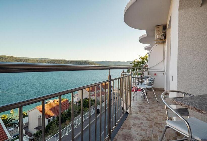 اتاق استاندارد چهار تخته با چشمانداز دریا, Motel Jadranka