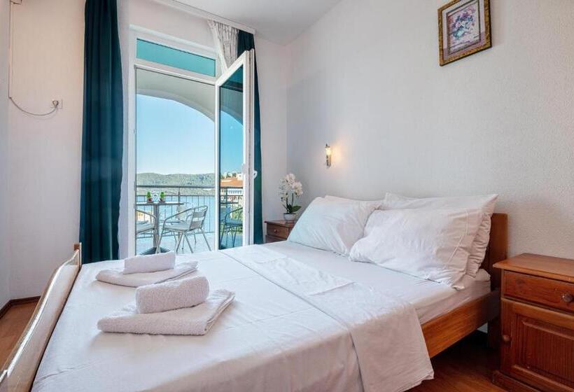 اتاق استاندارد چهار تخته با چشمانداز دریا, Motel Jadranka