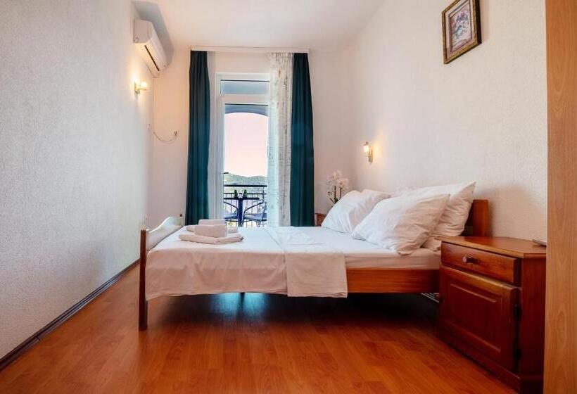 اتاق استاندارد چهار تخته با چشمانداز دریا, Motel Jadranka