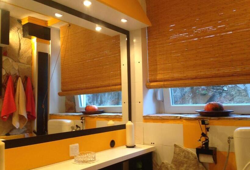 اتاق استاندارد سه تخته با سرویس بهداشتی مشترک, Guesthouse 7even