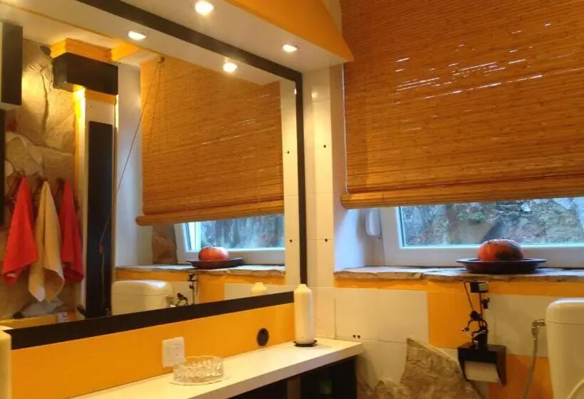 اتاق استاندارد سه تخته با سرویس بهداشتی مشترک, Guesthouse 7even