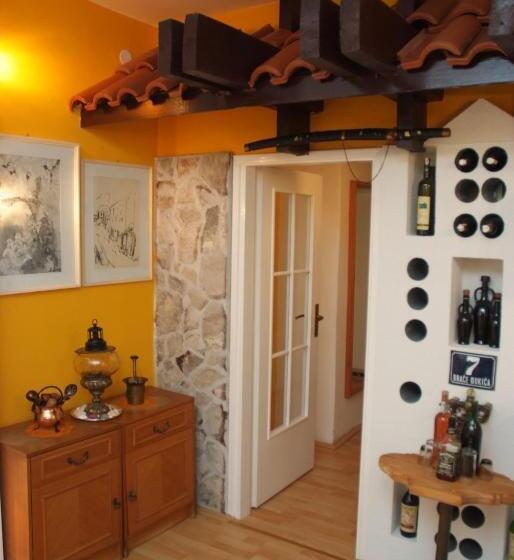 اتاق استاندارد چهارنفره با سرویس بهداشتی مشترک, Guesthouse 7even