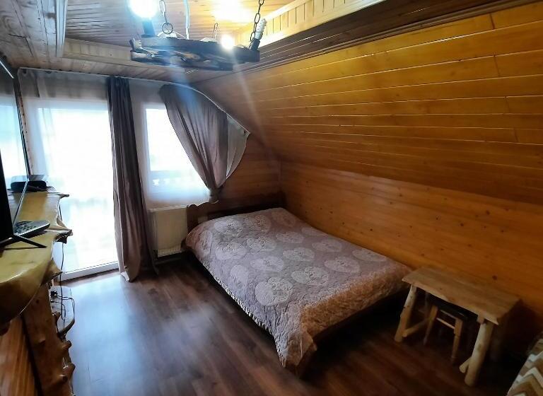 اتاق استاندارد سه تخته با بالکن, Ilkova Sadyba