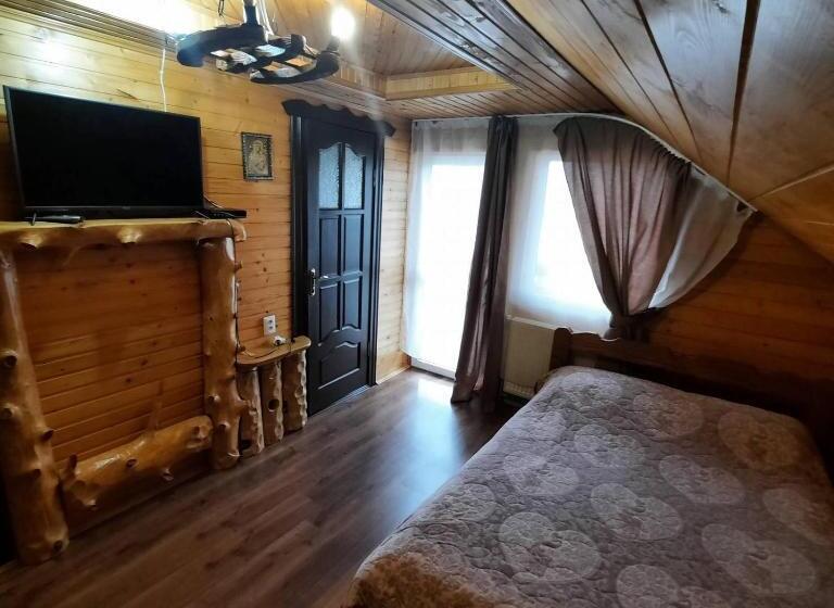 اتاق استاندارد سه تخته با بالکن, Ilkova Sadyba