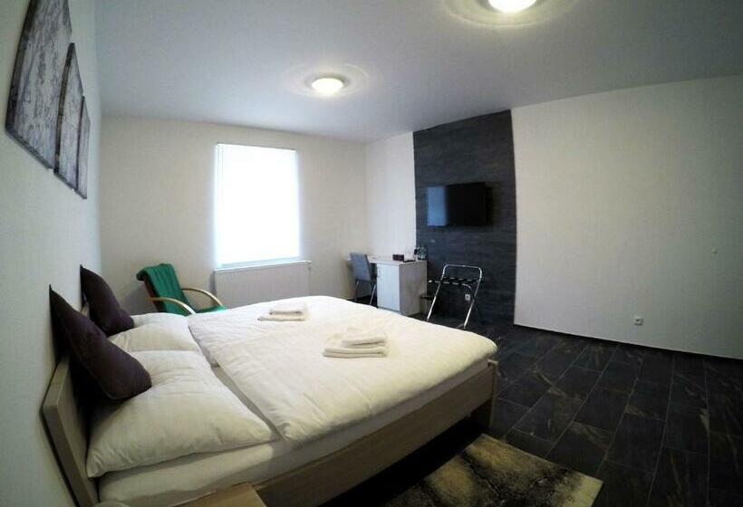 חדר דלוקס, Penzion U Tri Statkaru