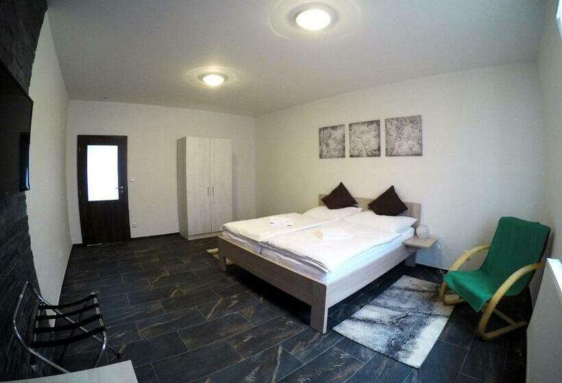 חדר דלוקס, Penzion U Tri Statkaru