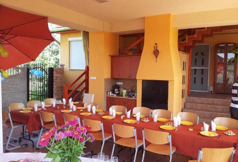 デラックスルーム, Tó  Party Panoráma Panzió & Wellness