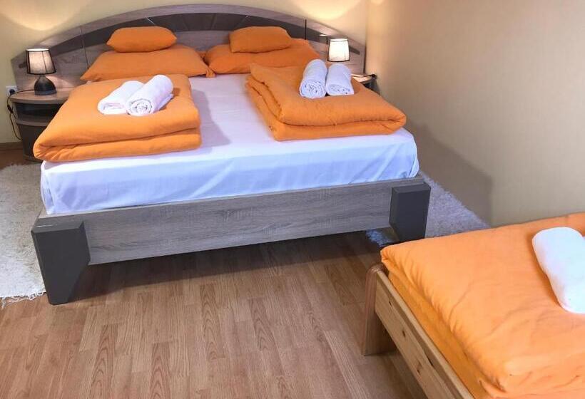 デラックストリプルルーム, Tó  Party Panoráma Panzió & Wellness