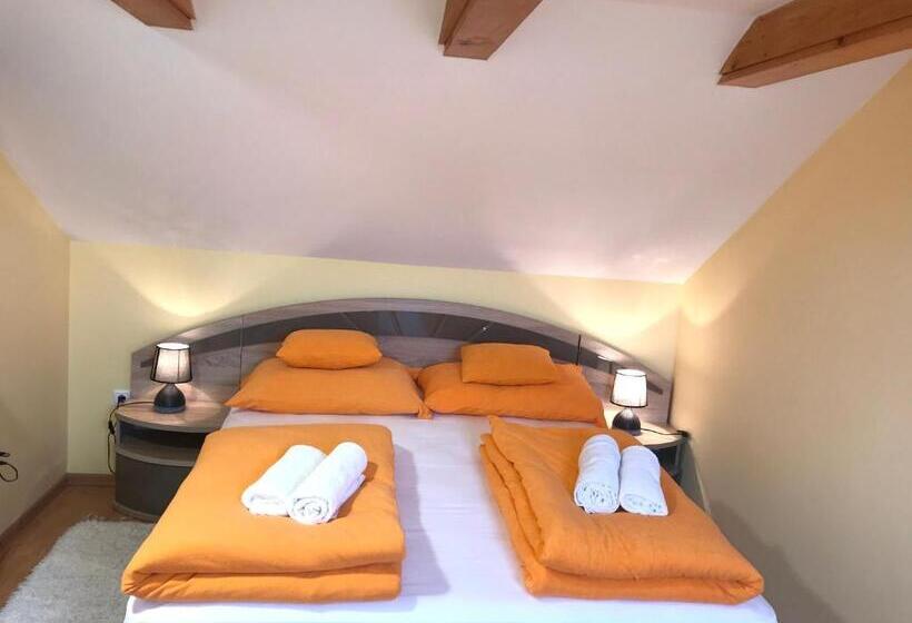 デラックストリプルルーム, Tó  Party Panoráma Panzió & Wellness