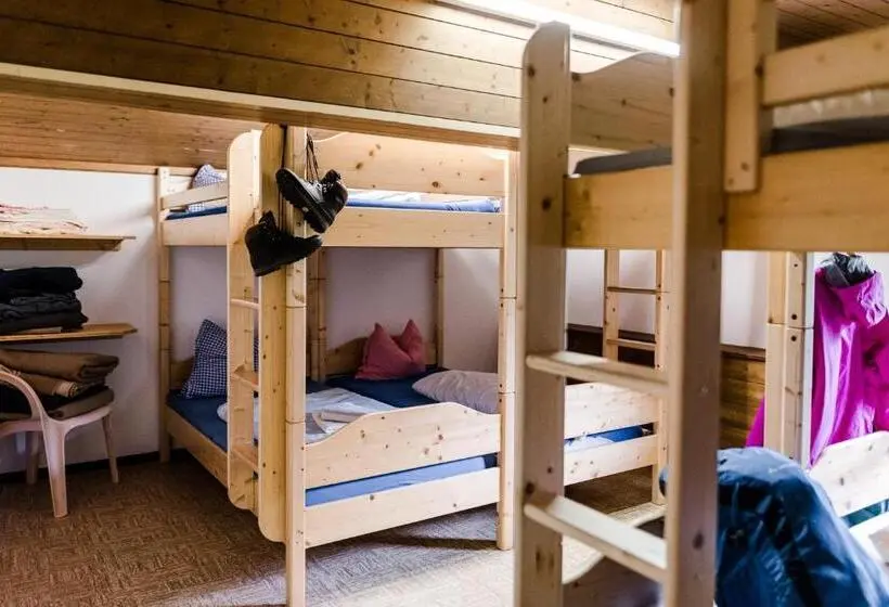 ルームシェアのワンベッド, Das Naturhotel Die Eng