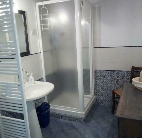 غرفة قياسية, Il Gallo Del Vicino