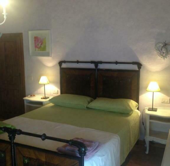 غرفة قياسية ثلاثية مطلة علي حمام السباحة, Il Gallo Del Vicino