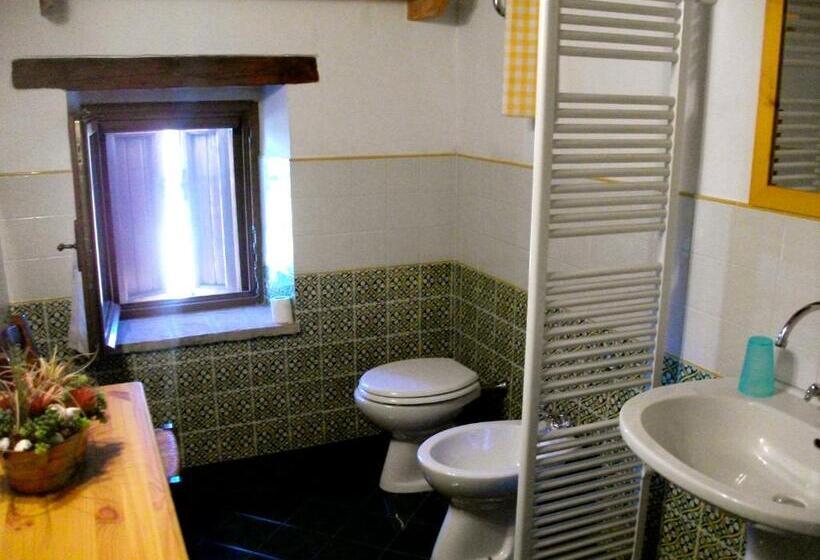 غرفة قياسية ثلاثية مطلة علي حمام السباحة, Il Gallo Del Vicino