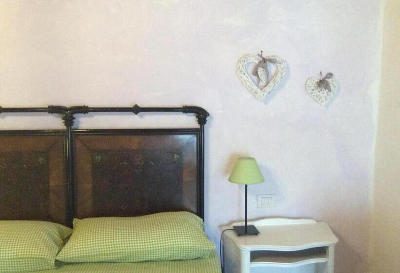 غرفة قياسية ثلاثية مطلة علي حمام السباحة, Il Gallo Del Vicino