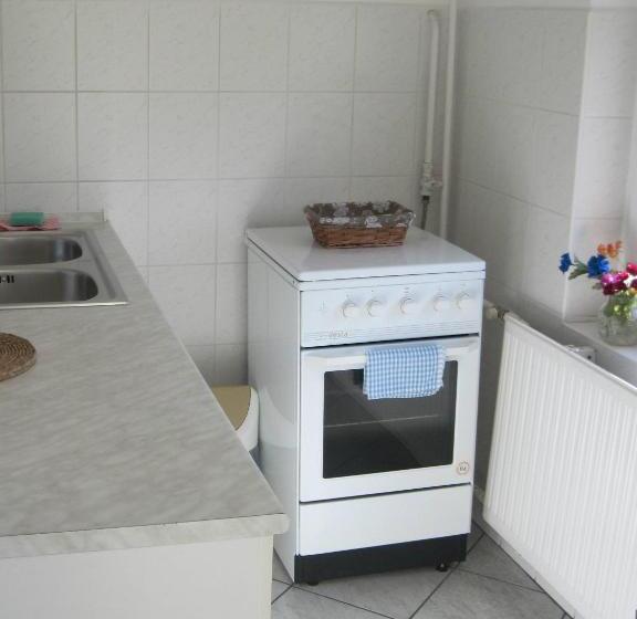 آپارتمان 1 خوابه, Fured Apartments