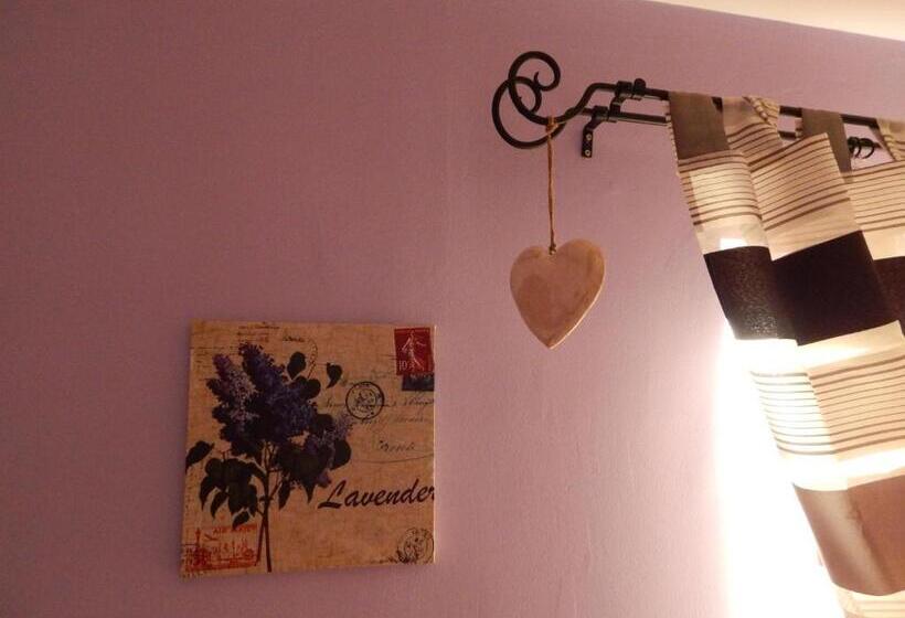 غرفة قياسية, Erdei Vendégház