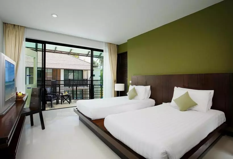 プールの見えるスーペリアルーム, Coconut Beach Resort Samui