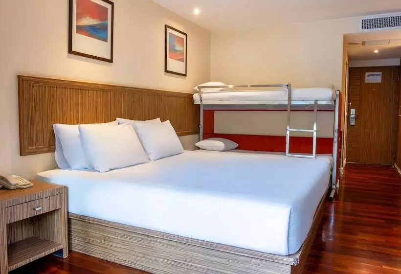 Perhehuone, Holiday Inn Resort Phuket Surin Beach, An Ihg