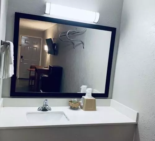 キングサイズベッドのスタンダードルーム, Executive Inn Kingsville