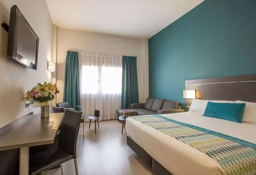 اتاق استاندارد سه نفره, Venture Sant Cugat