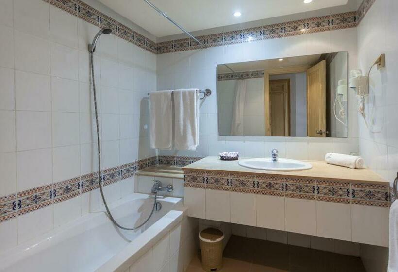 Четырехместный Номер Стандарт, Zodiac Hôtel & Aqua Park