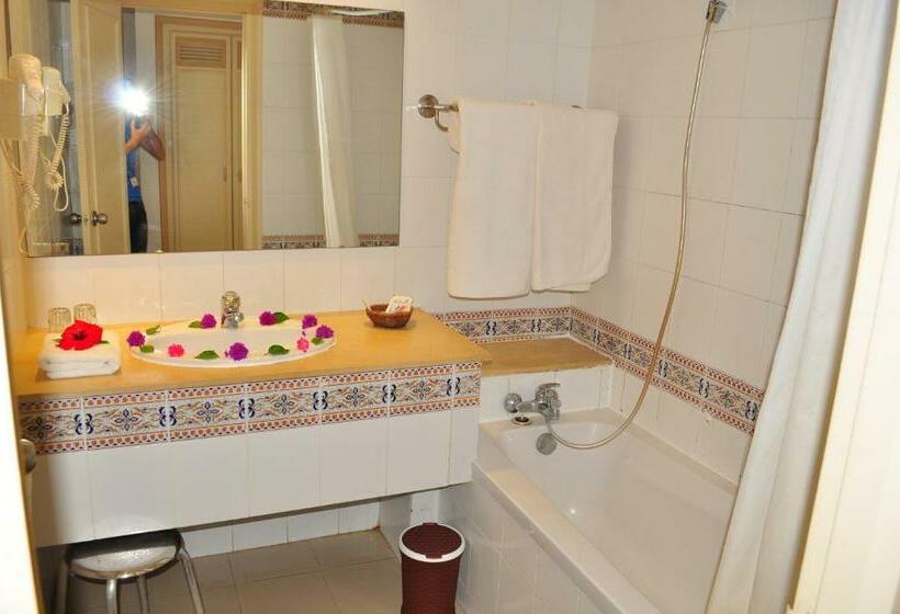 Четырехместный Номер Стандарт, Zodiac Hôtel & Aqua Park