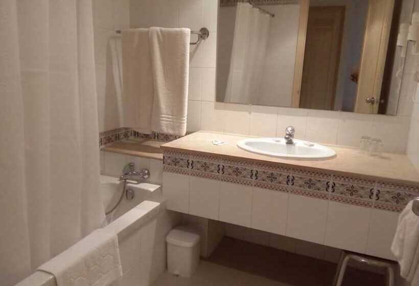 Четырехместный Номер Стандарт, Zodiac Hôtel & Aqua Park