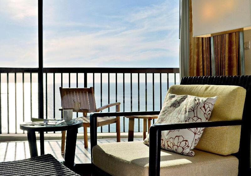 اتاق اجرایی با چشم‌انداز دریا, Radisson Resort & Spa Hua Hin