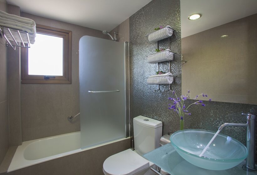 סטודיו סופריור, King Jason Paphos   Designed For Adults By Louis Hotels