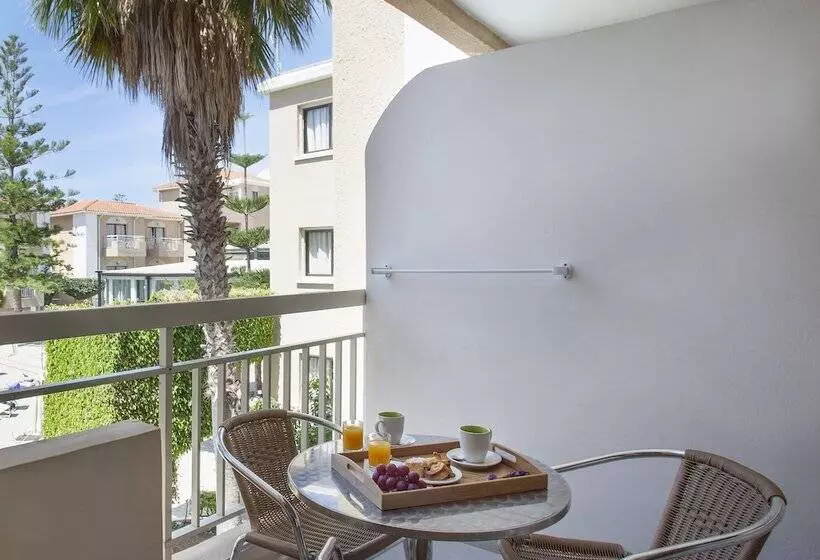 استودیوی سوپریور, King Jason Paphos   Designed For Adults By Louis Hotels