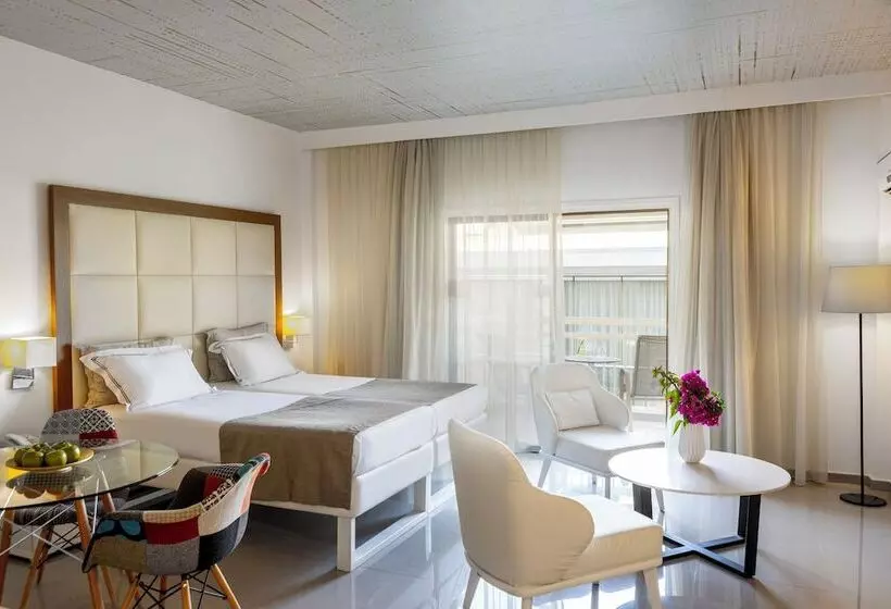 استودیوی سوپریور, King Jason Paphos   Designed For Adults By Louis Hotels