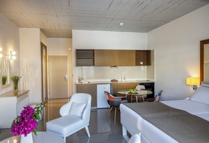 סטודיו סופריור, King Jason Paphos   Designed For Adults By Louis Hotels