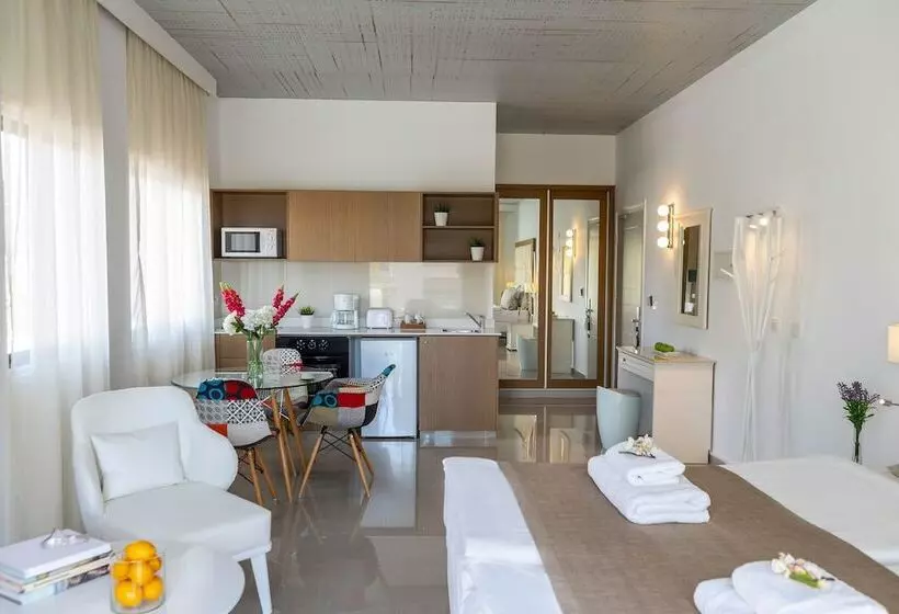 استودیوی سوپریور, King Jason Paphos   Designed For Adults By Louis Hotels