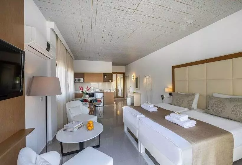 استودیوی سوپریور, King Jason Paphos   Designed For Adults By Louis Hotels