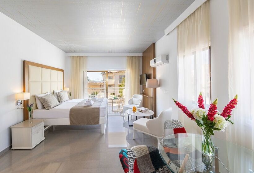 סטודיו סופריור, King Jason Paphos   Designed For Adults By Louis Hotels