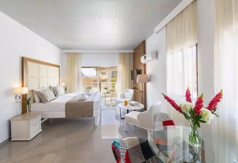 استودیوی سوپریور, King Jason Paphos   Designed For Adults By Louis Hotels