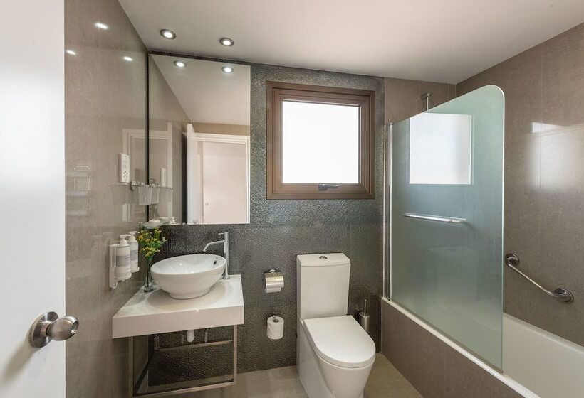 Люкс, King Jason Paphos   Designed For Adults By Louis Hotels
