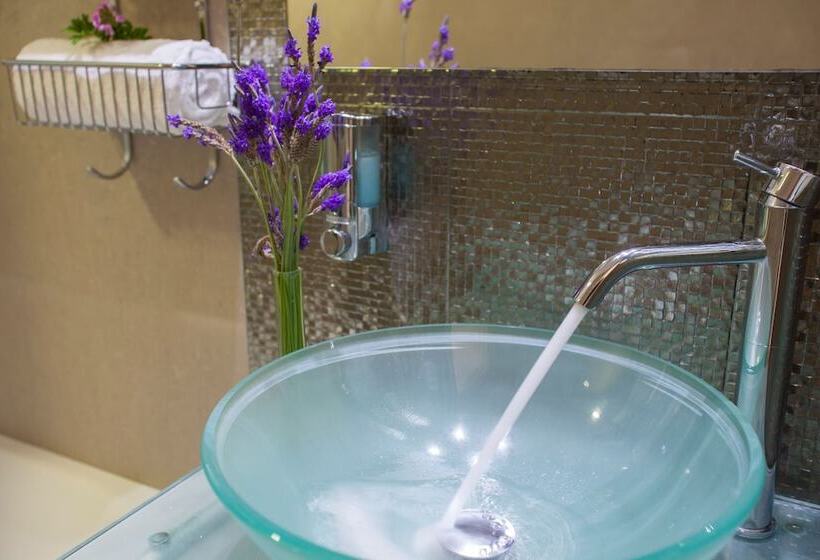 סוויטה, King Jason Paphos   Designed For Adults By Louis Hotels