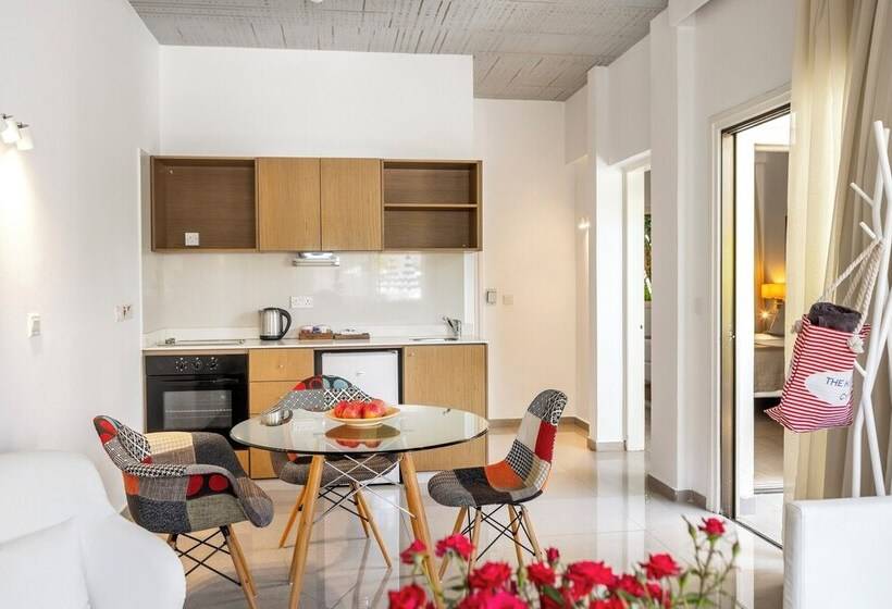 Люкс, King Jason Paphos   Designed For Adults By Louis Hotels