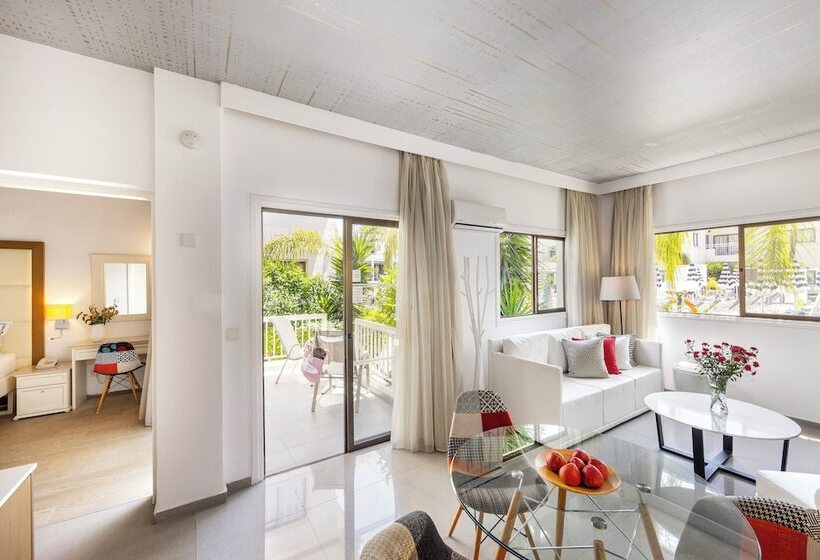 سوییت, King Jason Paphos Designed For Adults By Louis Hotels