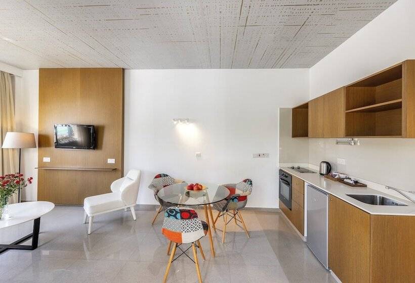 سوییت, King Jason Paphos Designed For Adults By Louis Hotels