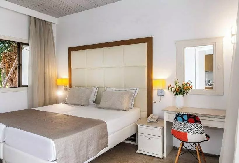سوییت, King Jason Paphos   Designed For Adults By Louis Hotels