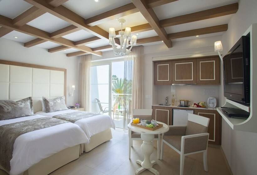 استودیوی لوکس, King Jason Paphos Designed For Adults By Louis Hotels