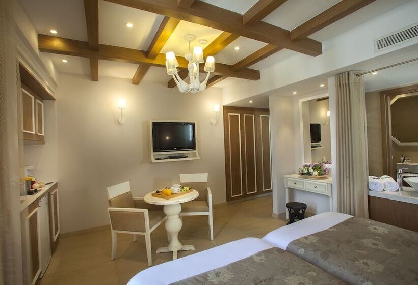 Студия Deluxe, King Jason Paphos   Designed For Adults By Louis Hotels