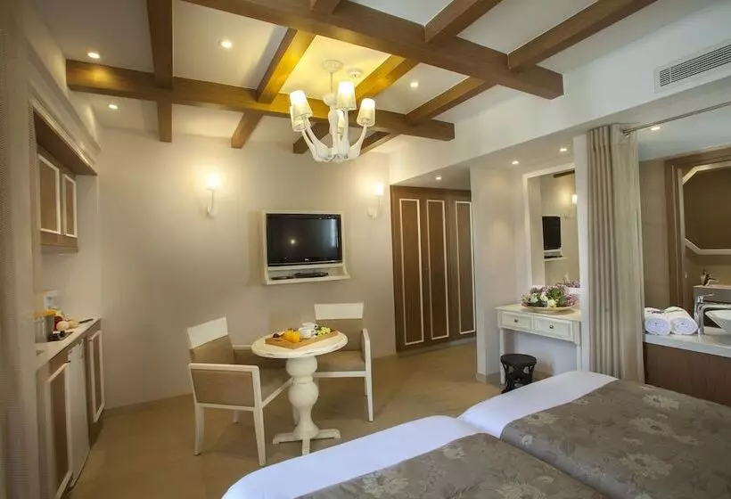استودیوی لوکس, King Jason Paphos   Designed For Adults By Louis Hotels