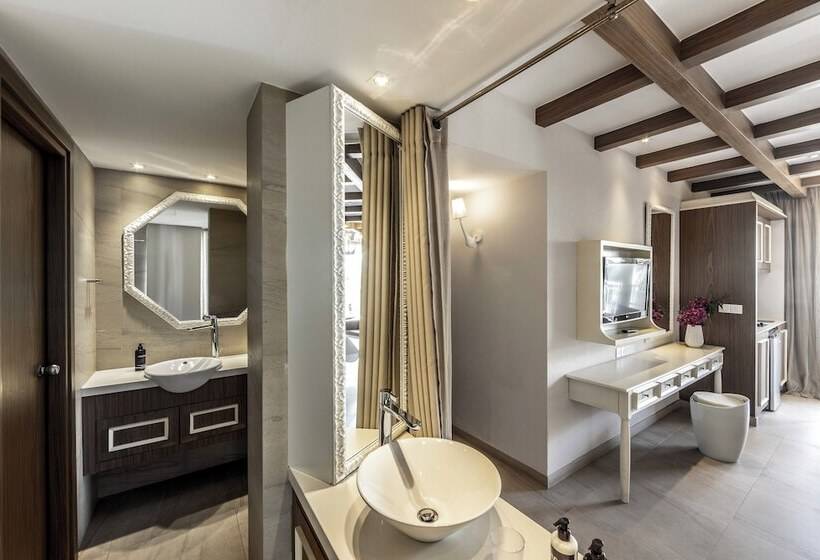 استودیوی لوکس, King Jason Paphos Designed For Adults By Louis Hotels